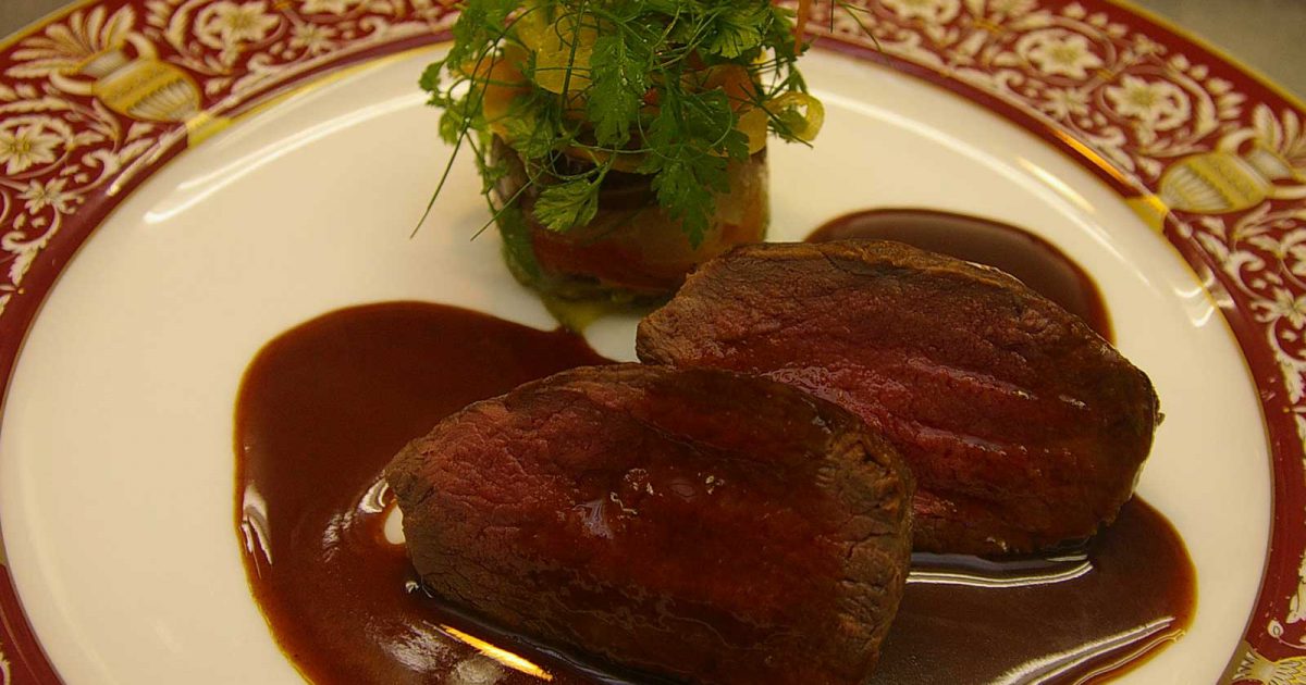 鹿肉ロティ赤ワインソース